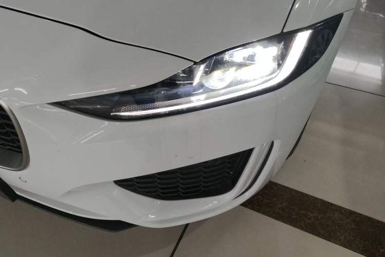 Used Jaguar XEL 2024 2.0T 250 PS R-DYNAMIC S Advanced Sport Edition Left Front Headlight