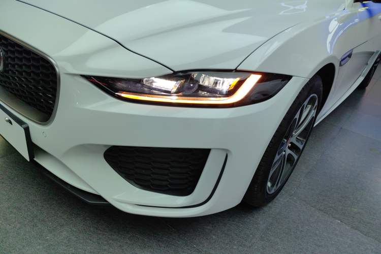 Used Jaguar XEL 2024 2.0T 250 PS R-DYNAMIC S Advanced Sport Edition Left Front Headlight