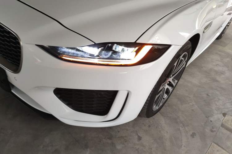 Used Jaguar XEL 2024 2.0T 250 PS R-DYNAMIC S Advanced Sport Edition Left Front Headlight