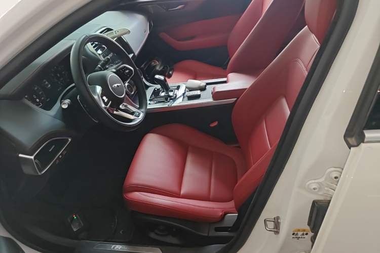 Used Jaguar XEL 2024 2.0T 250 PS R-DYNAMIC S Advanced Sport Edition Left Front Seat