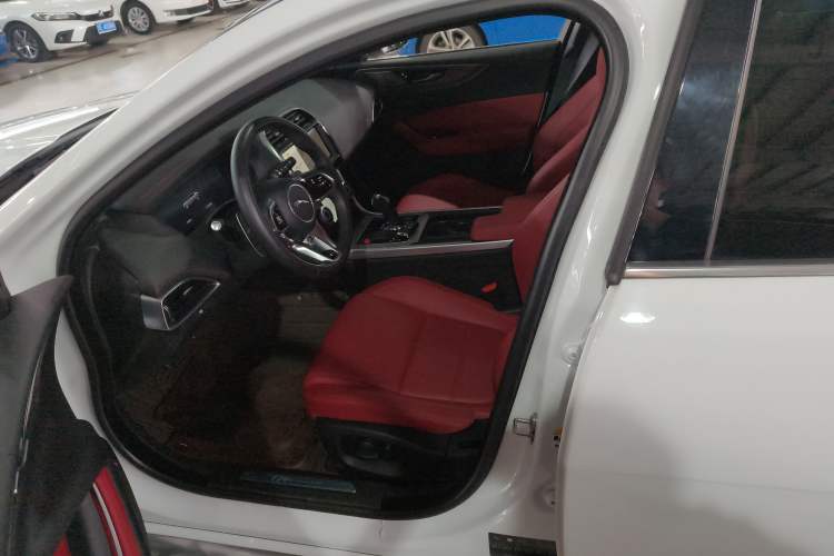 Used Jaguar XEL 2024 2.0T 250 PS R-DYNAMIC S Advanced Sport Edition Left Front Seat