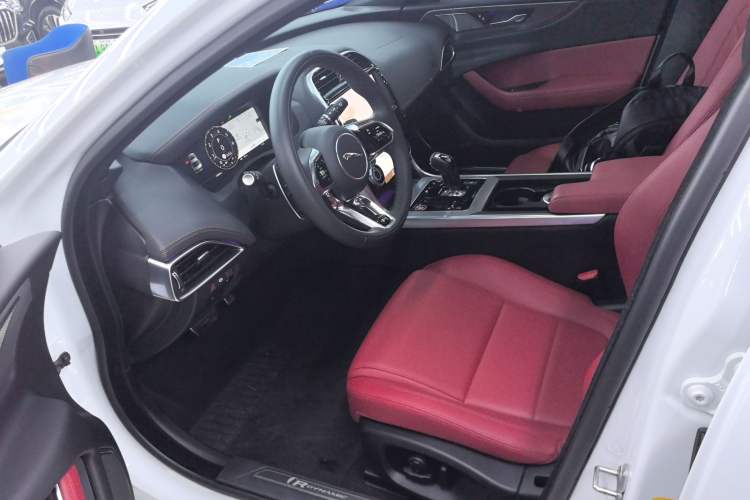 Used Jaguar XEL 2024 2.0T 250 PS R-DYNAMIC S Advanced Sport Edition Left Front Seat