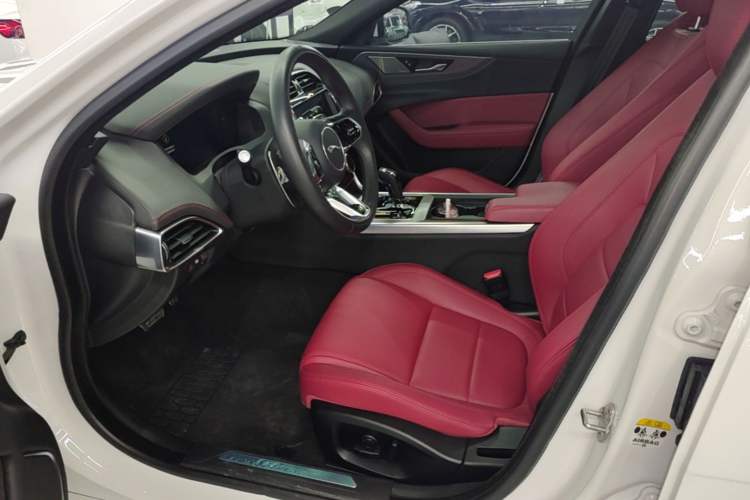 Used Jaguar XEL 2024 2.0T 250 PS R-DYNAMIC S Advanced Sport Edition Left Front Seat