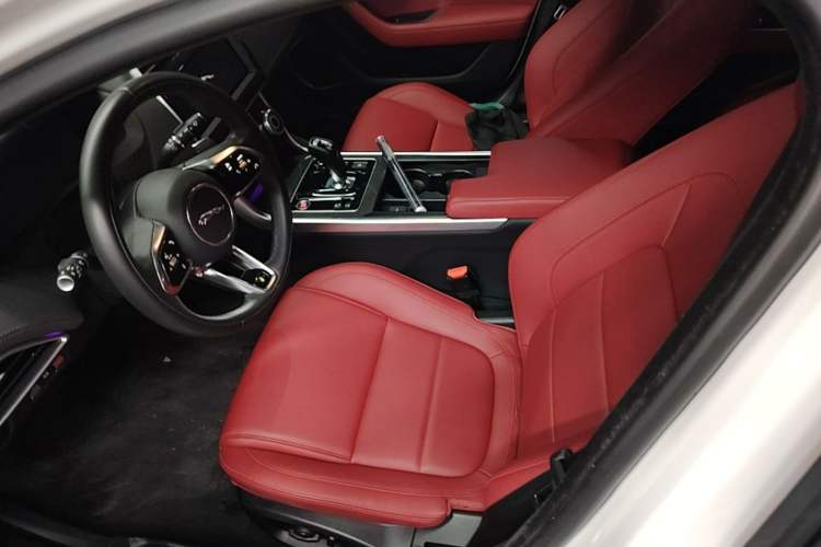 Used Jaguar XEL 2024 2.0T 250 PS R-DYNAMIC S Ebony Black Sport Edition Left Front Seat