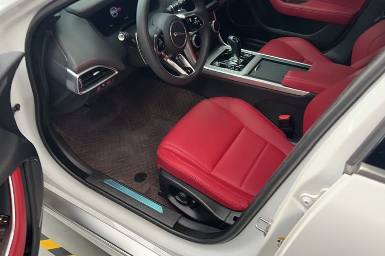 Used Jaguar XEL 2024 2.0T 250 PS R-DYNAMIC S Advanced Sport Edition Left Front Seat