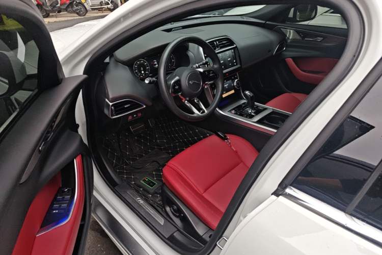 Used Jaguar XEL 2024 2.0T 250 PS R-DYNAMIC S Advanced Sport Edition Left Front Seat