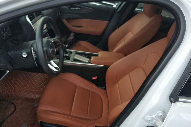 Used Jaguar XEL 2024 2.0T 250 PS R-DYNAMIC S Advanced Sport Edition Left Front Seat