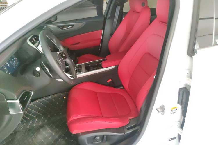 Used Jaguar XEL 2024 2.0T 250 PS R-DYNAMIC S Advanced Sport Edition Left Front Seat
