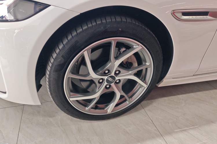 Used Jaguar XEL 2024 2.0T 250 PS R-DYNAMIC S Advanced Sport Edition Left Front Wheel Hub
