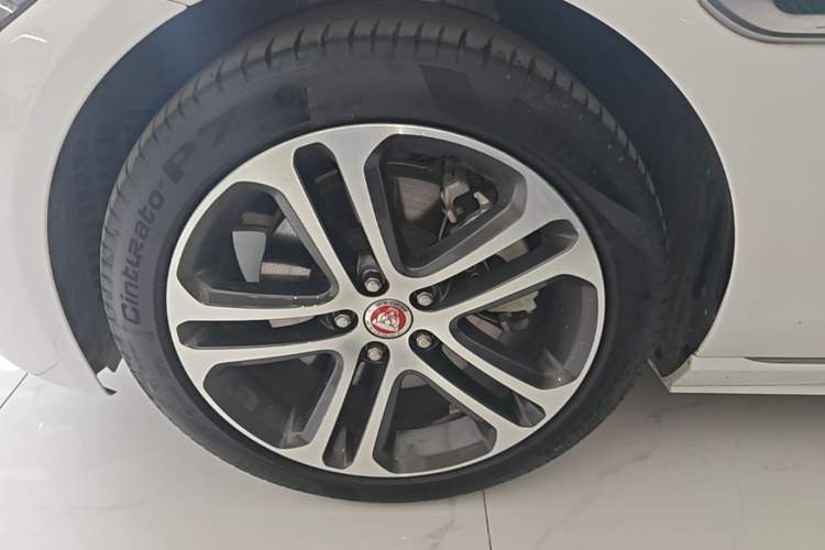 Used Jaguar XEL 2024 2.0T 250 PS R-DYNAMIC S Advanced Sport Edition Left Front Wheel Hub