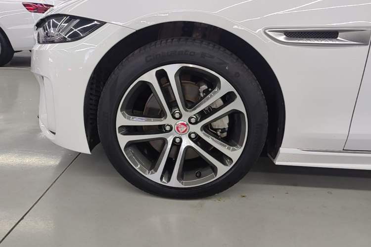 Used Jaguar XEL 2024 2.0T 250 PS R-DYNAMIC S Advanced Sport Edition Left Front Wheel Hub
