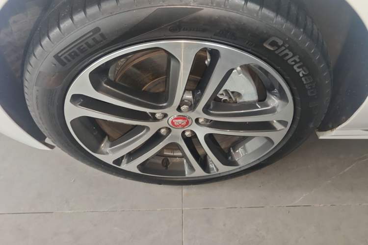 Used Jaguar XEL 2024 2.0T 250 PS R-DYNAMIC S Advanced Sport Edition Left Front Wheel Hub