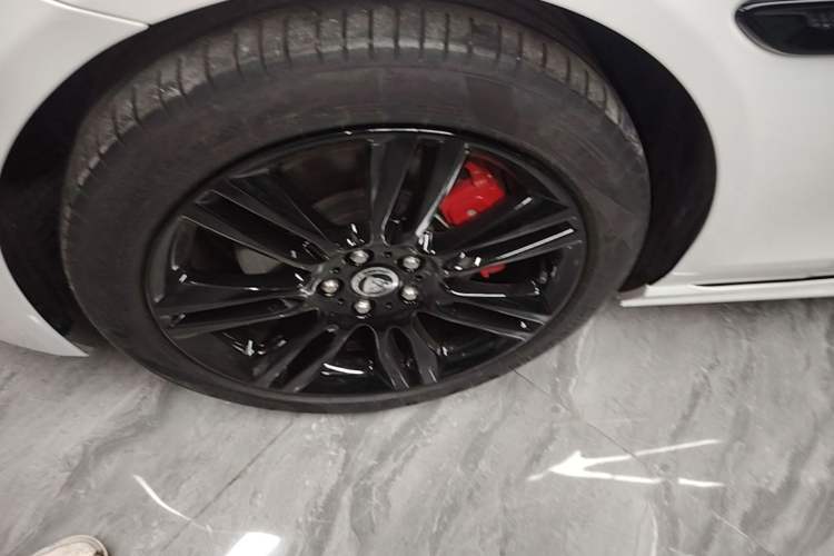Used Jaguar XEL 2024 2.0T 250 PS R-DYNAMIC S Ebony Black Sport Edition Left Front Wheel Hub