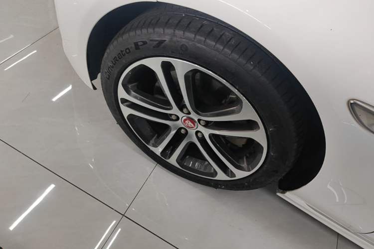 Used Jaguar XEL 2024 2.0T 250 PS R-DYNAMIC S Advanced Sport Edition Left Front Wheel Hub