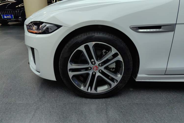 Used Jaguar XEL 2024 2.0T 250 PS R-DYNAMIC S Advanced Sport Edition Left Front Wheel Hub