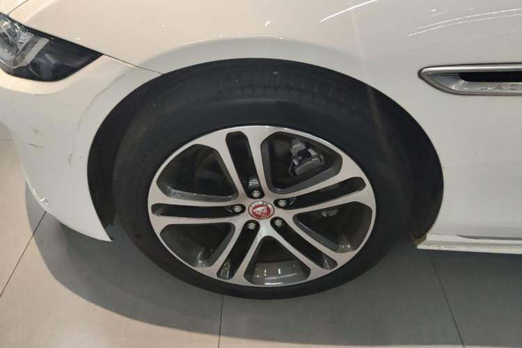 Used Jaguar XEL 2024 2.0T 250 PS R-DYNAMIC S Advanced Sport Edition Left Front Wheel Hub