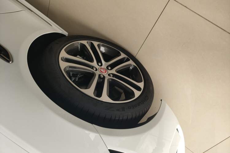 Used Jaguar XEL 2024 2.0T 250 PS R-DYNAMIC S Advanced Sport Edition Left Front Wheel Hub
