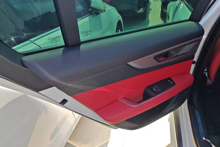 Used Jaguar XEL 2024 2.0T 250 PS R-DYNAMIC S Advanced Sport Edition Left Rear Door Interior