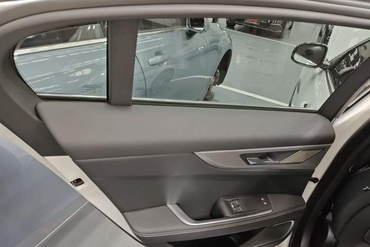 Used Jaguar XEL 2024 2.0T 250 PS R-DYNAMIC S Advanced Sport Edition Left Rear Door Interior