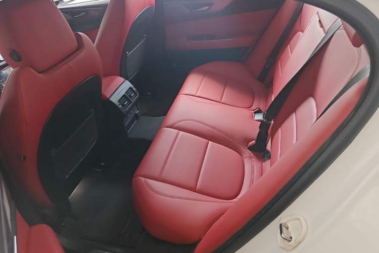 Used Jaguar XEL 2024 2.0T 250 PS R-DYNAMIC S Advanced Sport Edition Left Rear Seat