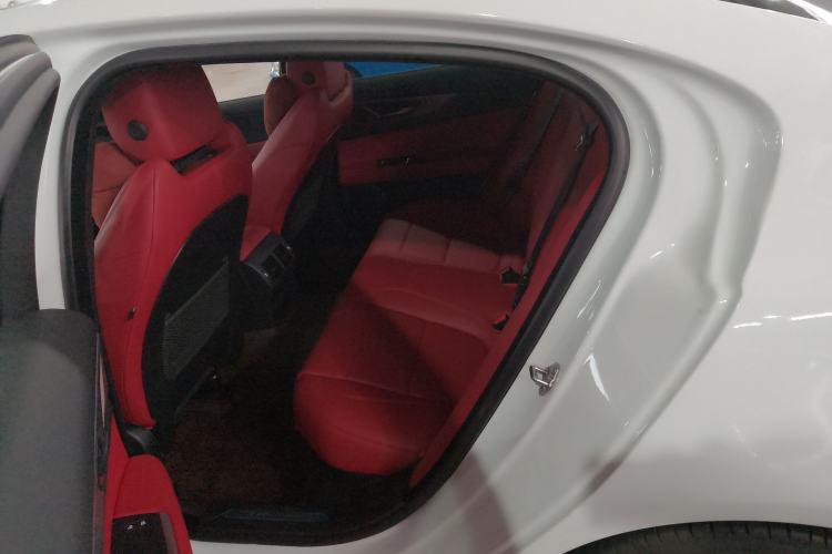 Used Jaguar XEL 2024 2.0T 250 PS R-DYNAMIC S Advanced Sport Edition Left Rear Seat