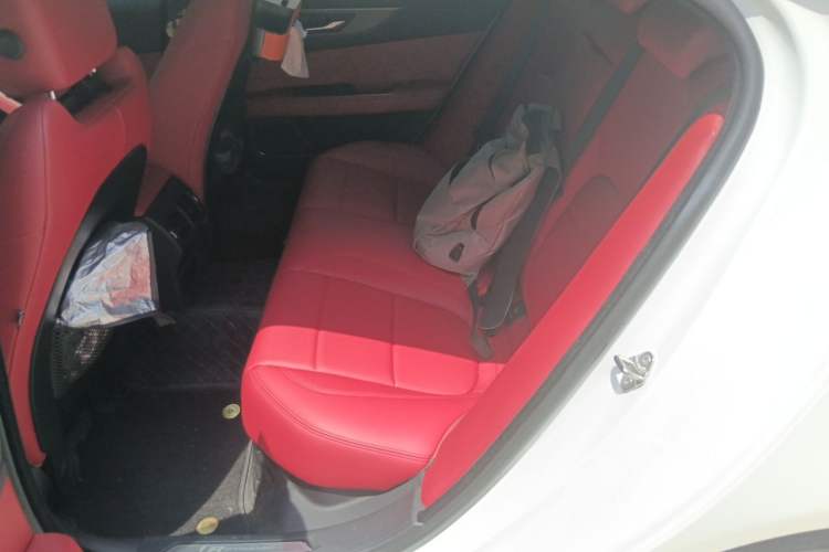Used Jaguar XEL 2024 2.0T 250 PS R-DYNAMIC S Advanced Sport Edition Left Rear Seat