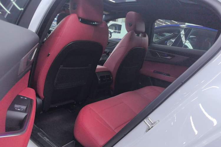 Used Jaguar XEL 2024 2.0T 250 PS R-DYNAMIC S Advanced Sport Edition Left Rear Seat