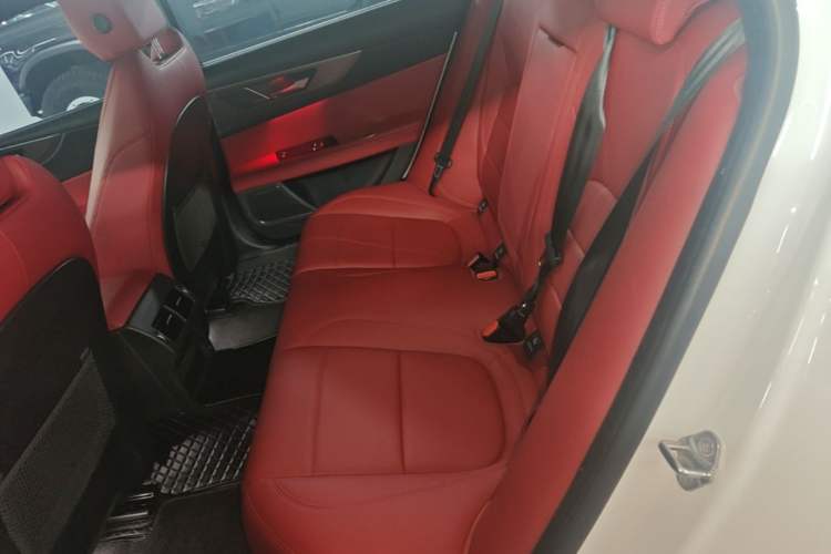 Used Jaguar XEL 2024 2.0T 250 PS R-DYNAMIC S Advanced Sport Edition Left Rear Seat