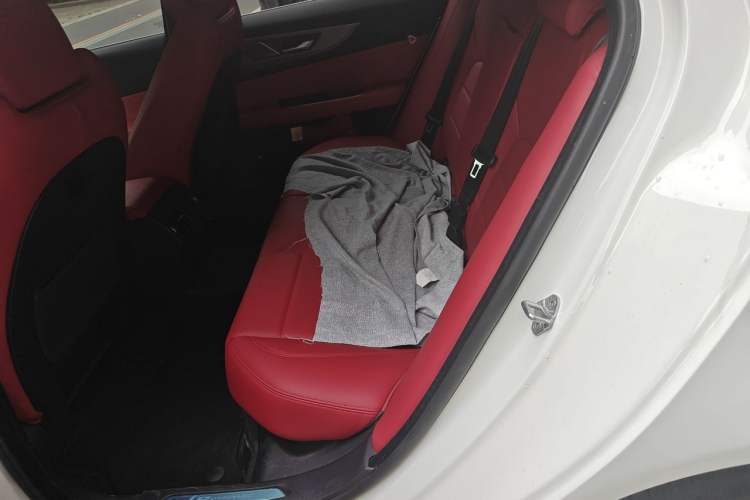 Used Jaguar XEL 2024 2.0T 250 PS R-DYNAMIC S Advanced Sport Edition Left Rear Seat
