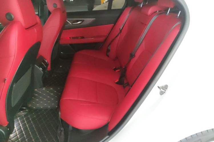 Used Jaguar XEL 2024 2.0T 250 PS R-DYNAMIC S Advanced Sport Edition Left Rear Seat