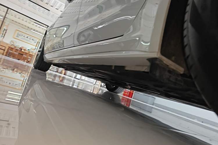 Used Jaguar XEL 2024 2.0T 250 PS R-DYNAMIC S Advanced Sport Edition Left Side Sill