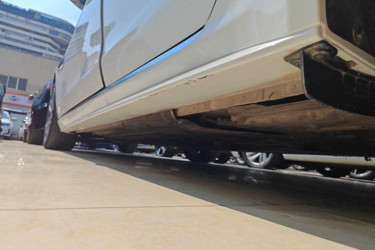 Used Jaguar XEL 2024 2.0T 250 PS R-DYNAMIC S Advanced Sport Edition Left Side Sill