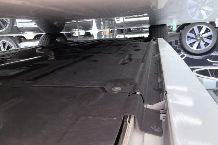 Used Jaguar XEL 2024 2.0T 250 PS R-DYNAMIC S Advanced Sport Edition Left Side Sill
