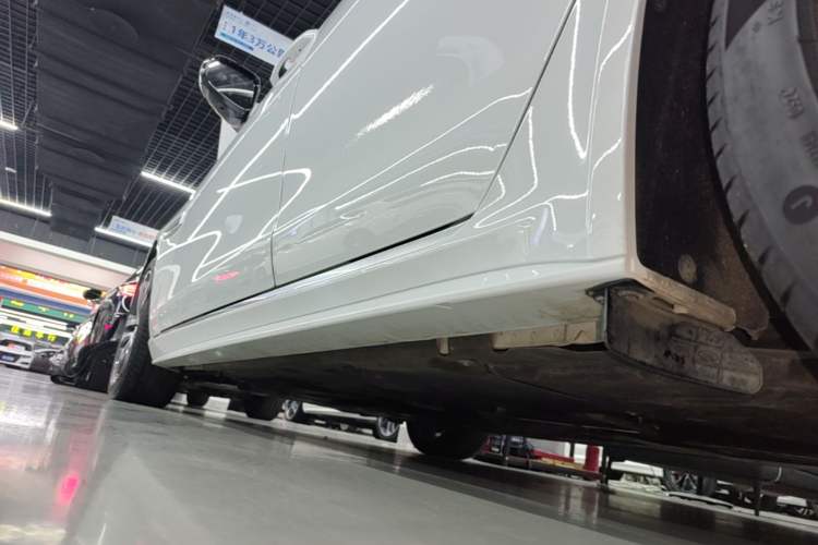 Used Jaguar XEL 2024 2.0T 250 PS R-DYNAMIC S Advanced Sport Edition Left Side Sill