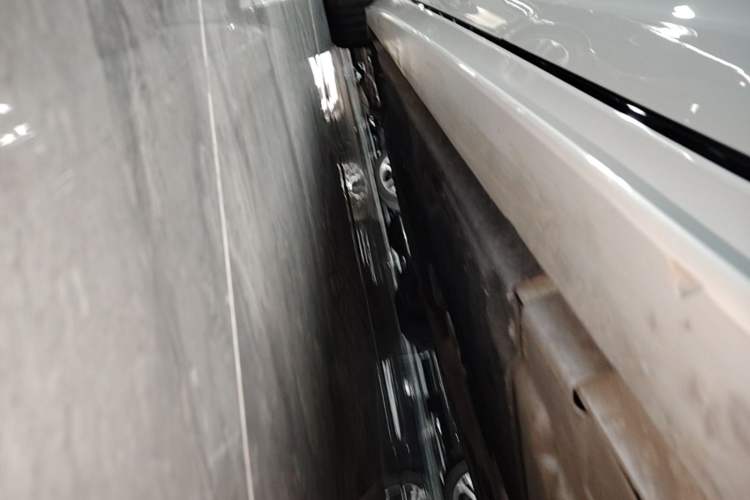 Used Jaguar XEL 2024 2.0T 250 PS R-DYNAMIC S Ebony Black Sport Edition Left Side Sill