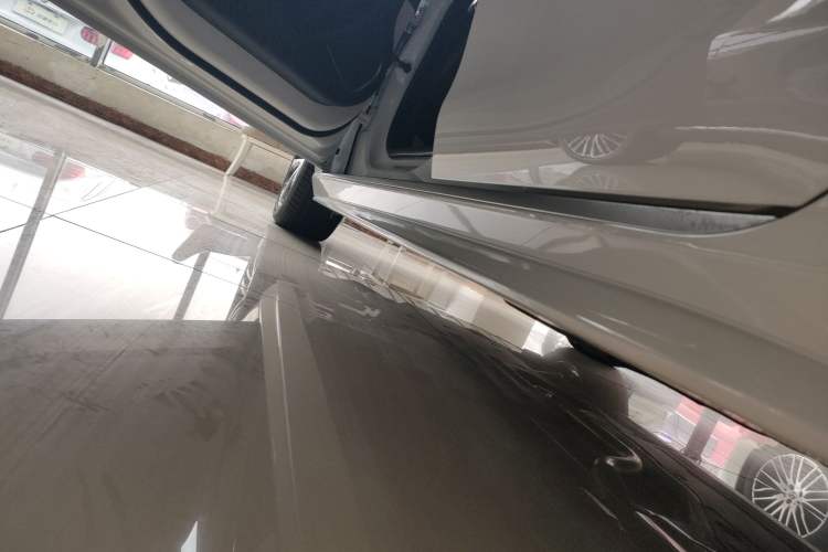 Used Jaguar XEL 2024 2.0T 250 PS R-DYNAMIC S Advanced Sport Edition Left Side Sill