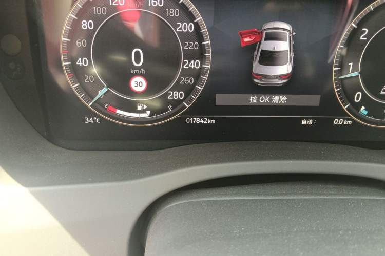 Used Jaguar XEL 2024 2.0T 250 PS R-DYNAMIC S Advanced Sport Edition Odometer Close Up
