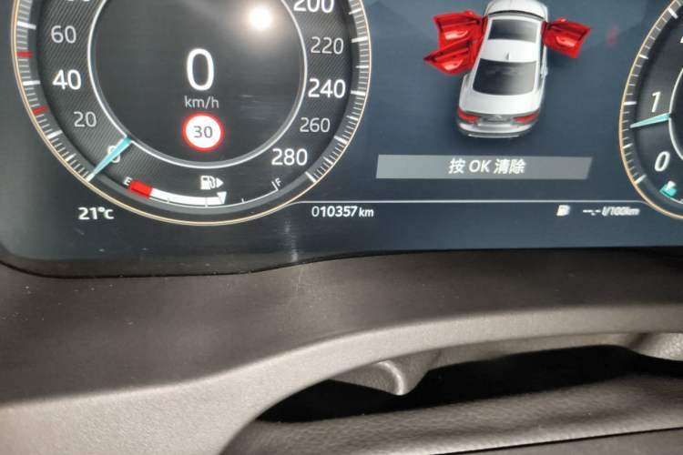 Used Jaguar XEL 2024 2.0T 250 PS R-DYNAMIC S Advanced Sport Edition Odometer Close Up