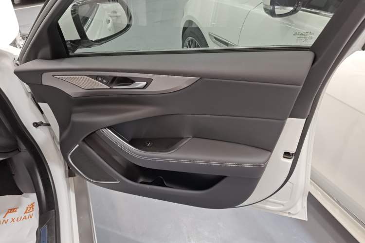 Used Jaguar XEL 2024 2.0T 250 PS R-DYNAMIC S Advanced Sport Edition Right Front Door Interior