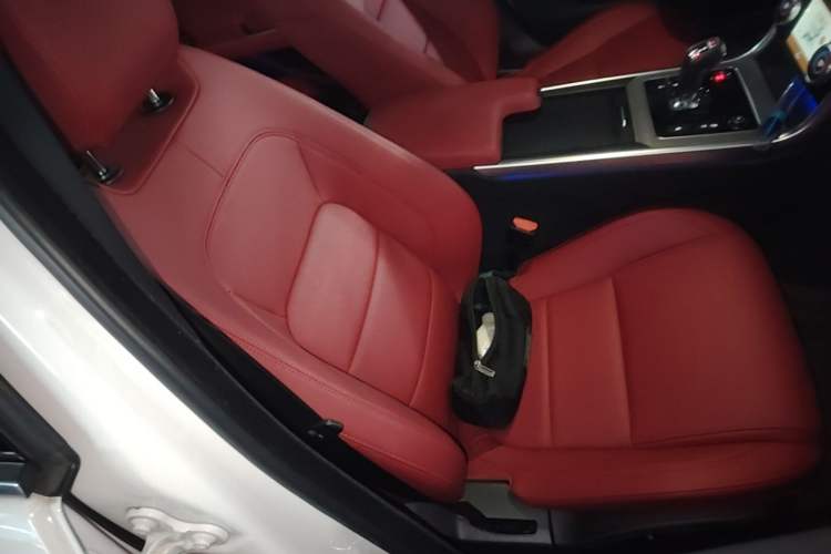 Used Jaguar XEL 2024 2.0T 250 PS R-DYNAMIC S Advanced Sport Edition Right Front Seat