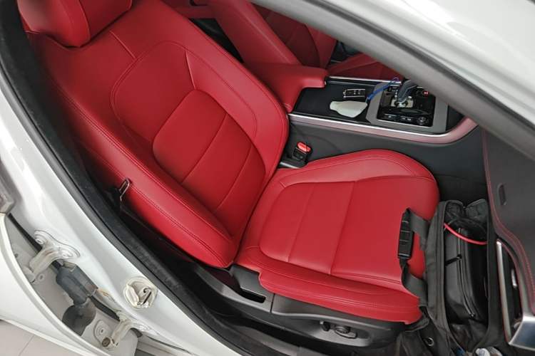 Used Jaguar XEL 2024 2.0T 250 PS R-DYNAMIC S Advanced Sport Edition Right Front Seat