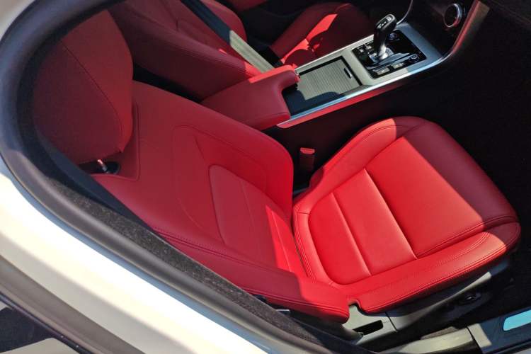 Used Jaguar XEL 2024 2.0T 250 PS R-DYNAMIC S Advanced Sport Edition Right Front Seat