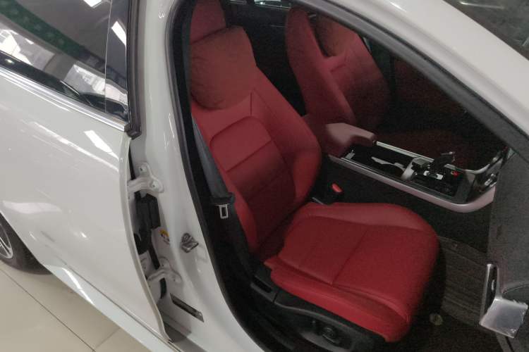 Used Jaguar XEL 2024 2.0T 250 PS R-DYNAMIC S Advanced Sport Edition Right Front Seat