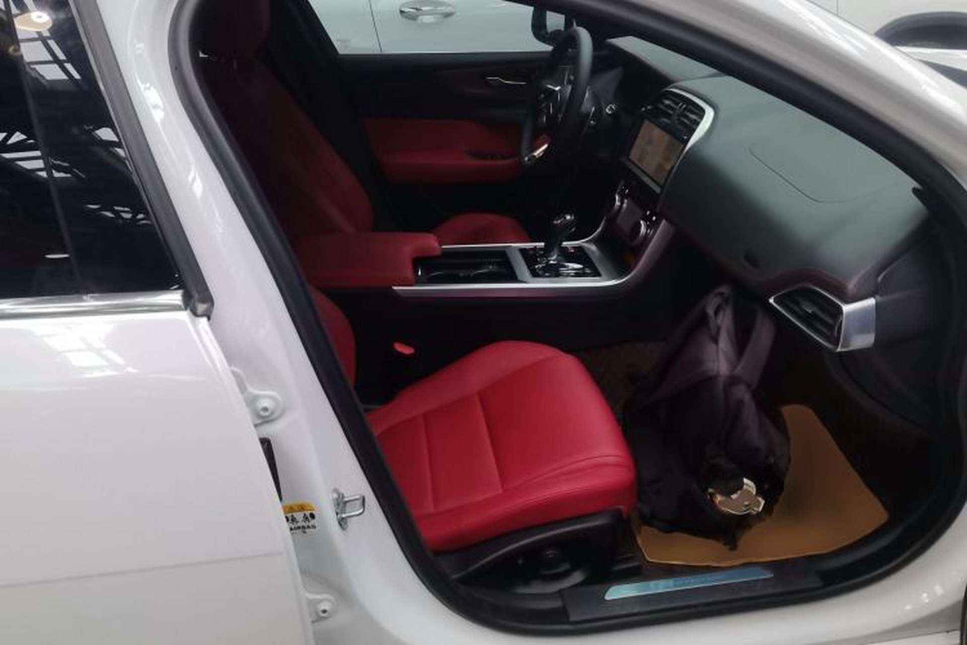Used Jaguar XEL 2024 2.0T 250 PS R-DYNAMIC S Advanced Sport Edition Right Front Seat