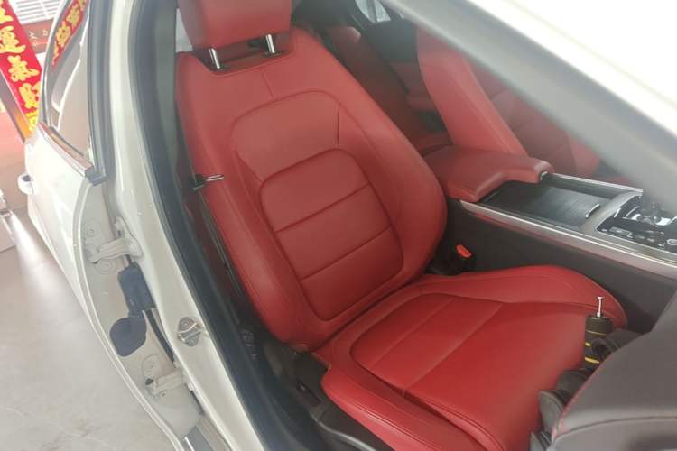 Used Jaguar XEL 2024 2.0T 250 PS R-DYNAMIC S Advanced Sport Edition Right Front Seat