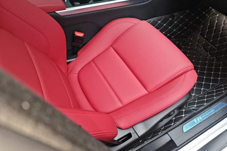 Used Jaguar XEL 2024 2.0T 250 PS R-DYNAMIC S Advanced Sport Edition Right Front Seat