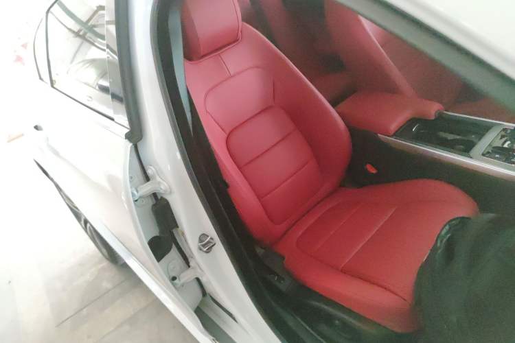 Used Jaguar XEL 2024 2.0T 250 PS R-DYNAMIC S Advanced Sport Edition Right Front Seat