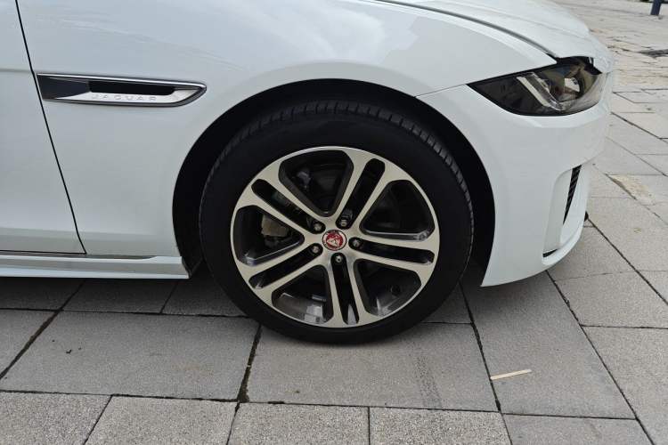 Used Jaguar XEL 2024 2.0T 250 PS R-DYNAMIC S Advanced Sport Edition Right Front Wheel Hub