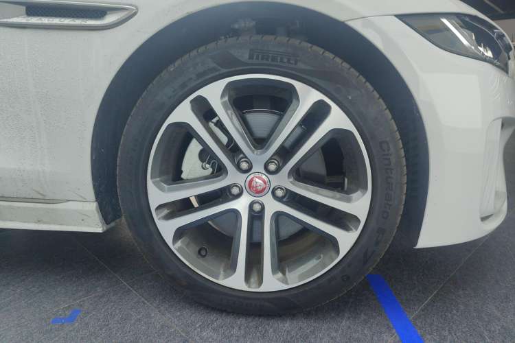 Used Jaguar XEL 2024 2.0T 250 PS R-DYNAMIC S Advanced Sport Edition Right Front Wheel Hub