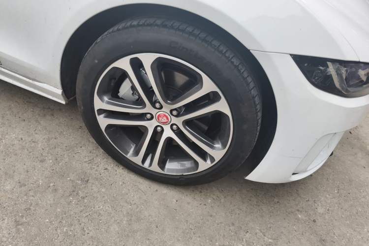 Used Jaguar XEL 2024 2.0T 250 PS R-DYNAMIC S Advanced Sport Edition Right Front Wheel Hub